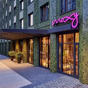 Hotel Moxy Muelheim, Cologne