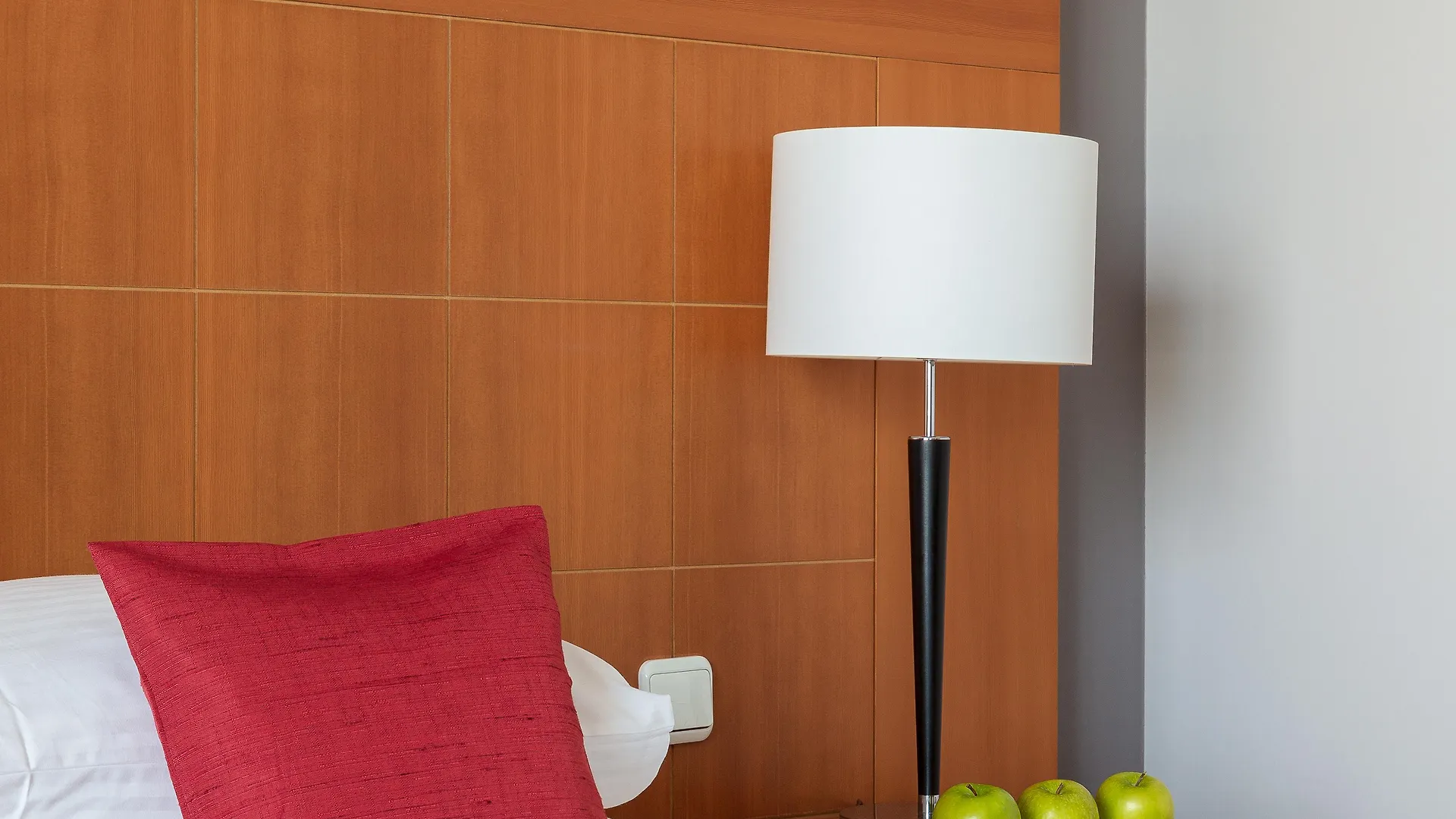 Plaza Premium Koeln Hotel