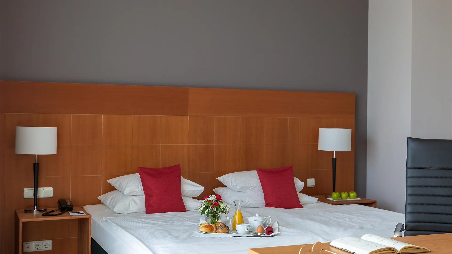 Plaza Premium Koeln Hotel  Cologne