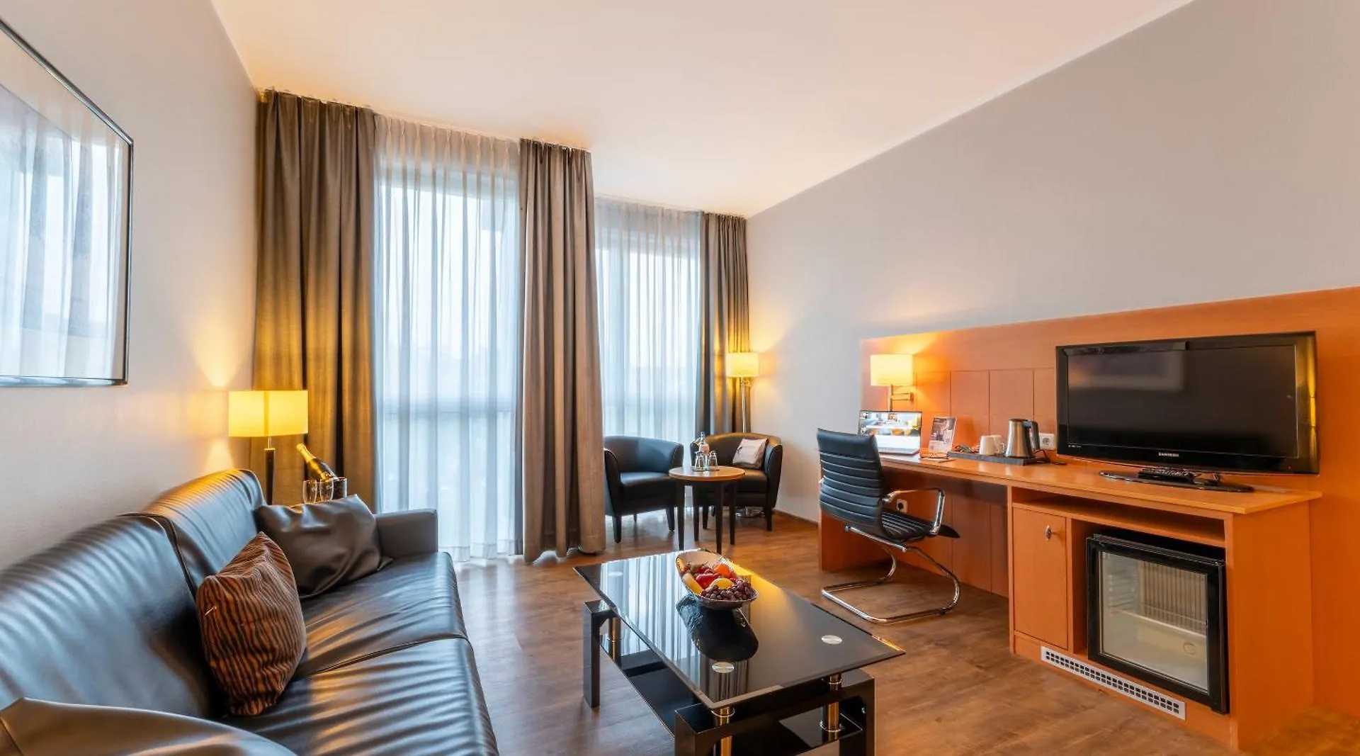 Plaza Premium Koeln Hotel 4*, Cologne