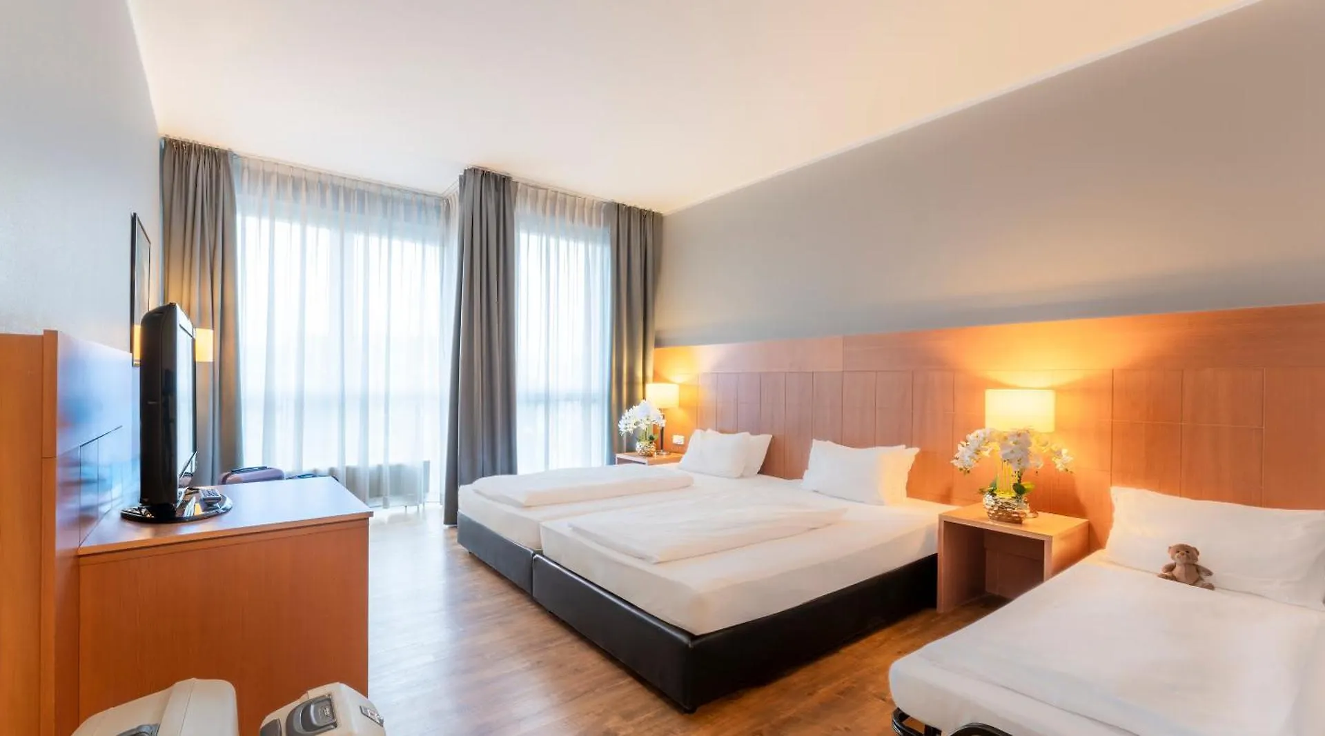 Plaza Premium Koeln Hotel 4*, Cologne