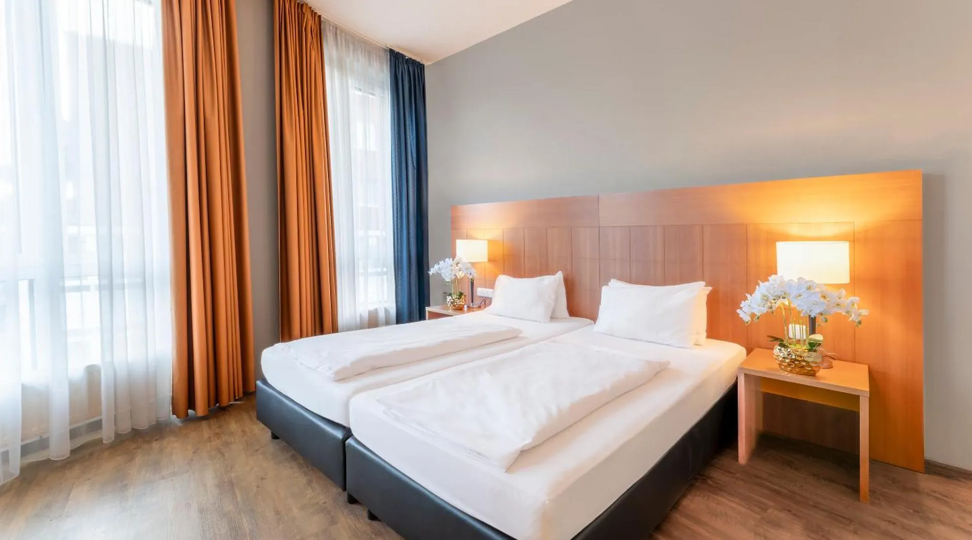 Plaza Premium Koeln Hotel 4*, Cologne