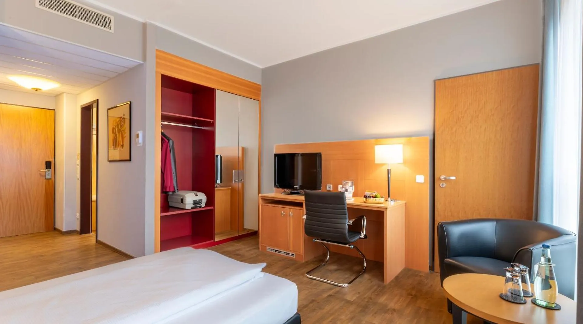 Plaza Premium Koeln Hotel
