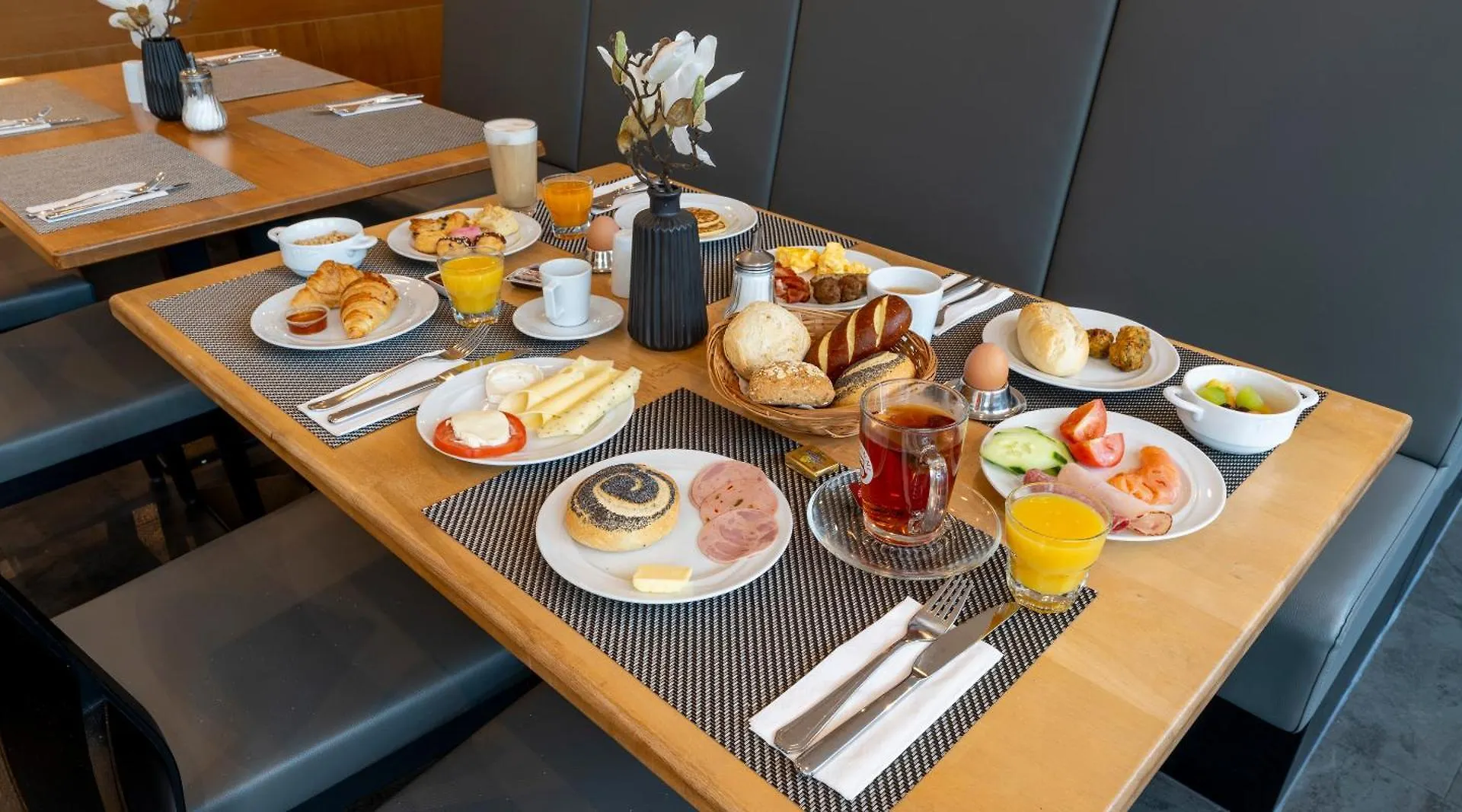 Plaza Premium Koeln Hotel