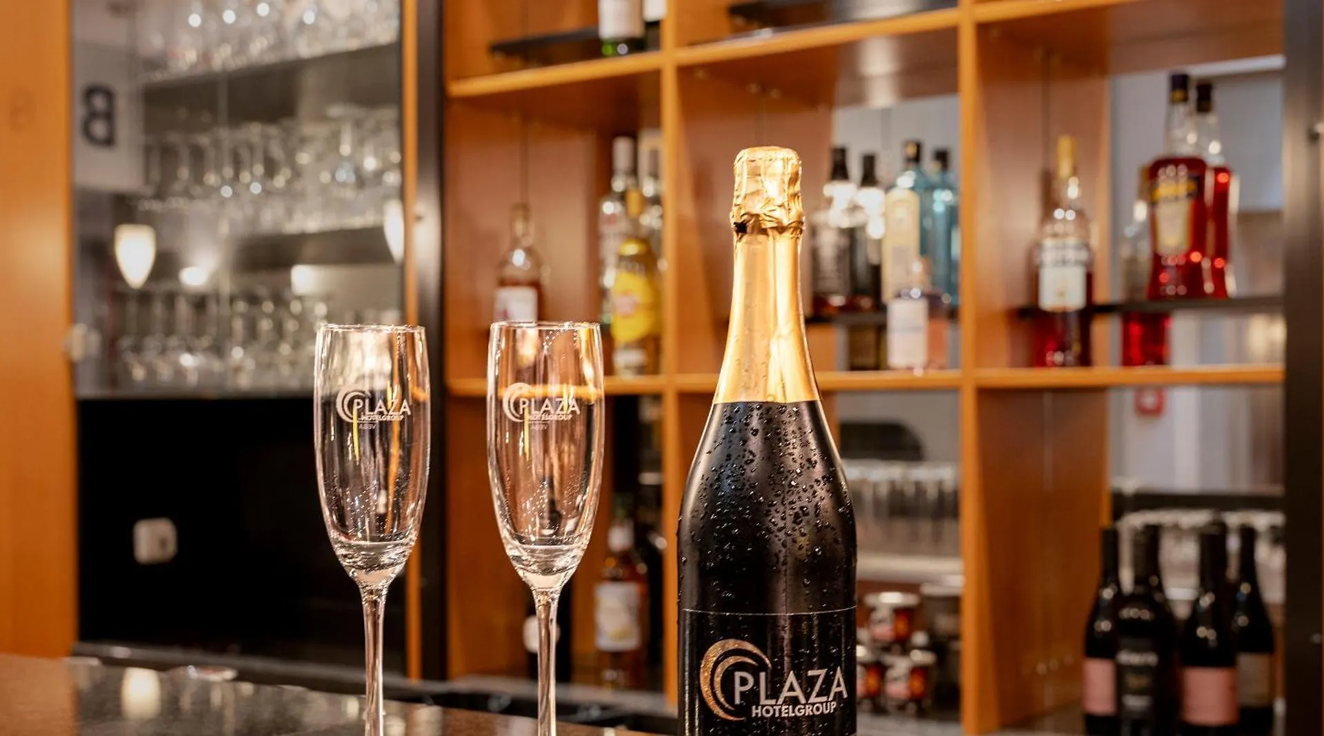 Plaza Premium Koeln Hotel