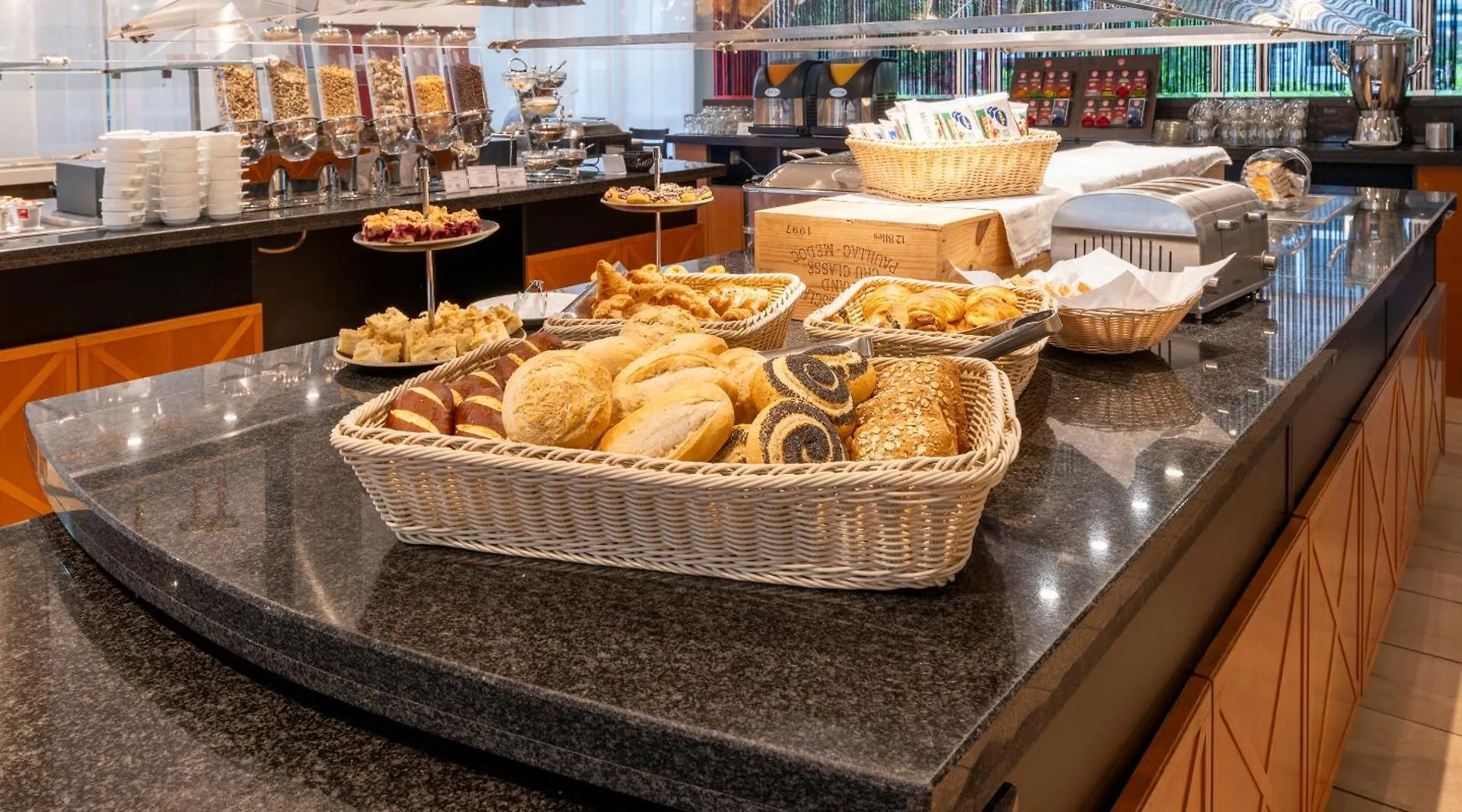 Plaza Premium Koeln Hotel