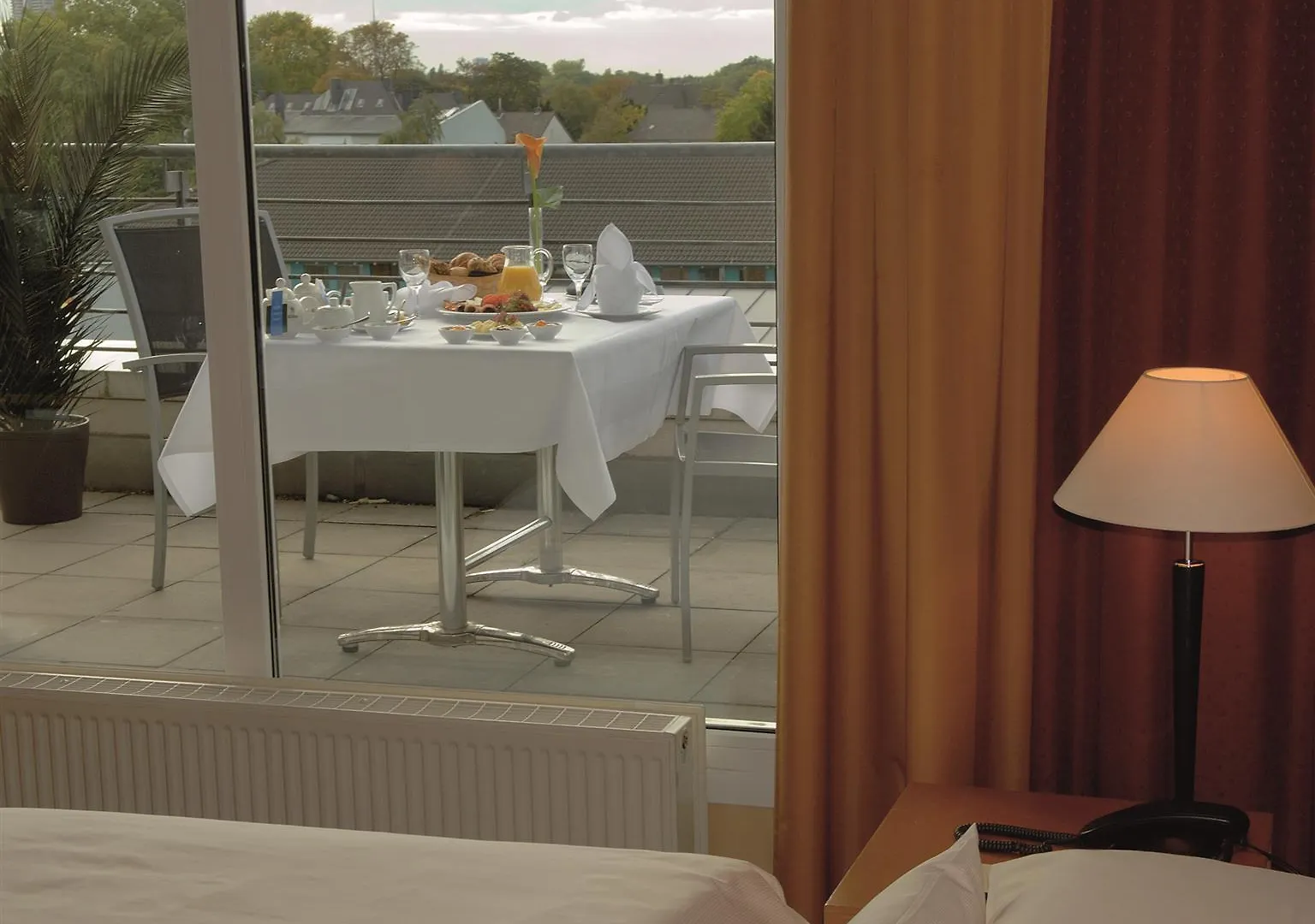 Plaza Premium Koeln Hotel