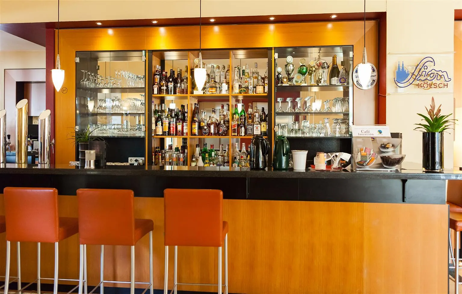 Plaza Premium Koeln Hotel