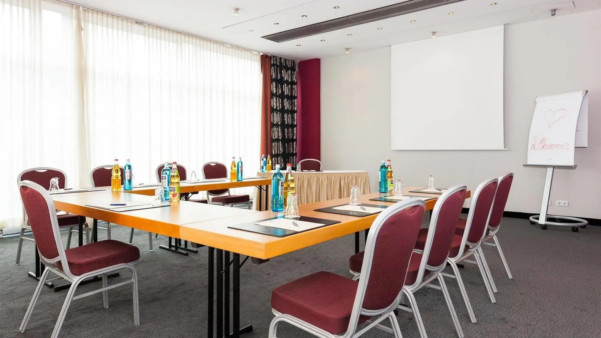 Plaza Premium Koeln Hotel